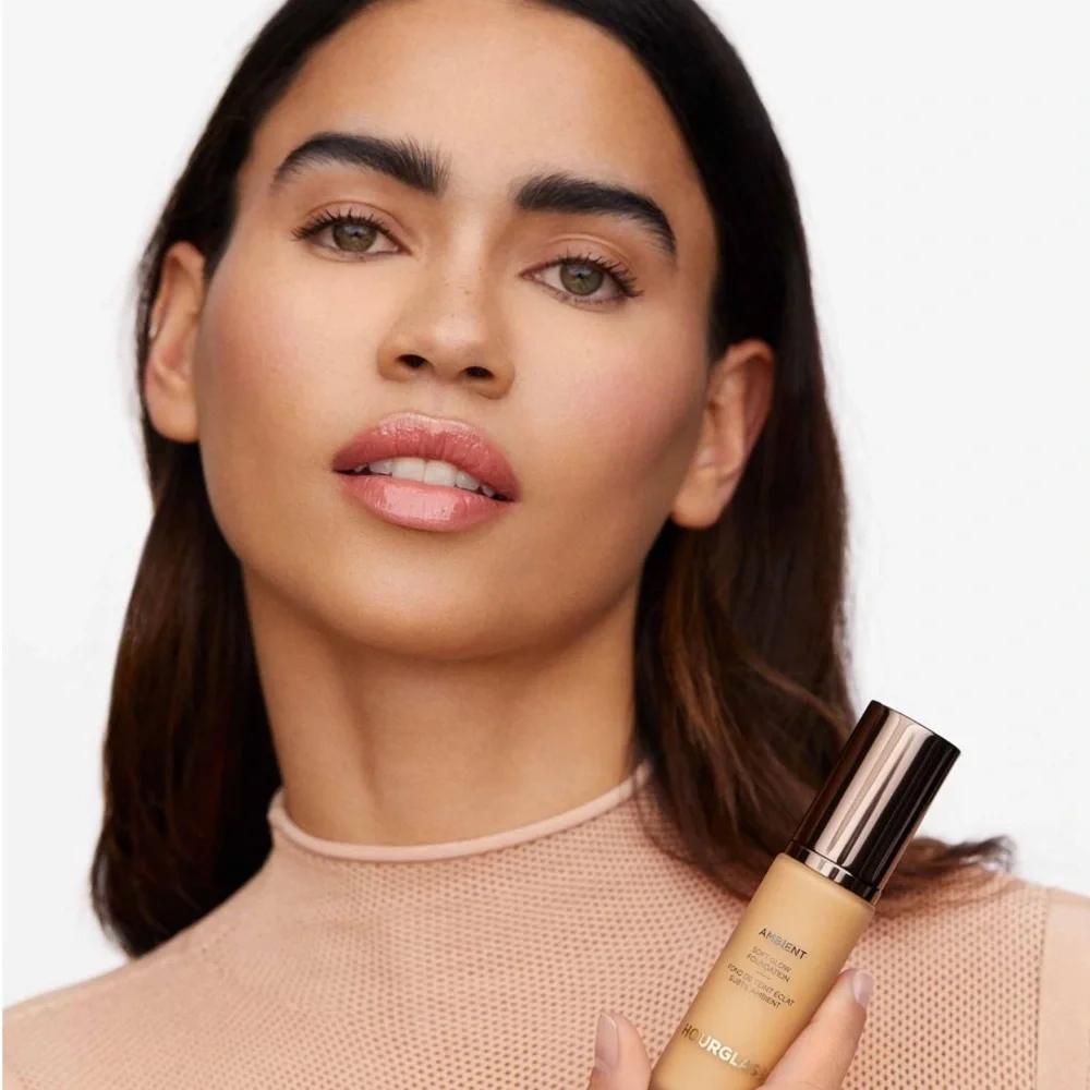 🌿 HOURGLASS Ambient Soft Glow Foundation - 7.5